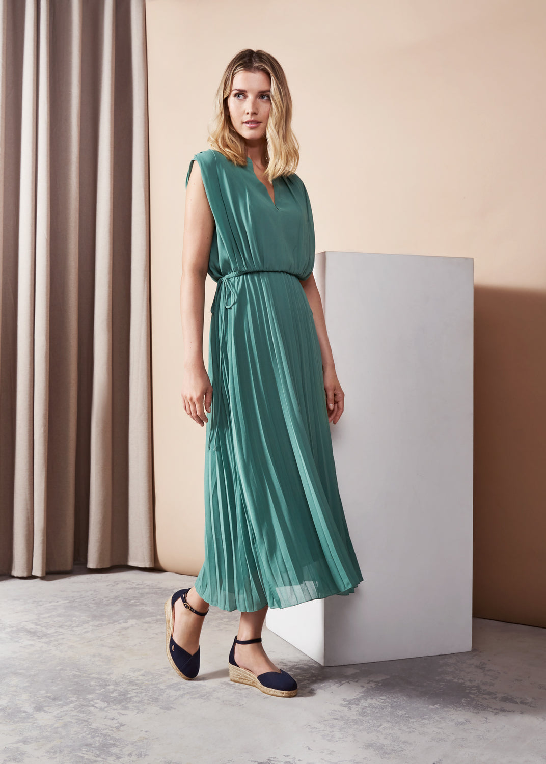 Formiga Ash Grey Canvas Ankle Strap Women Espadrille Wedges Outfit