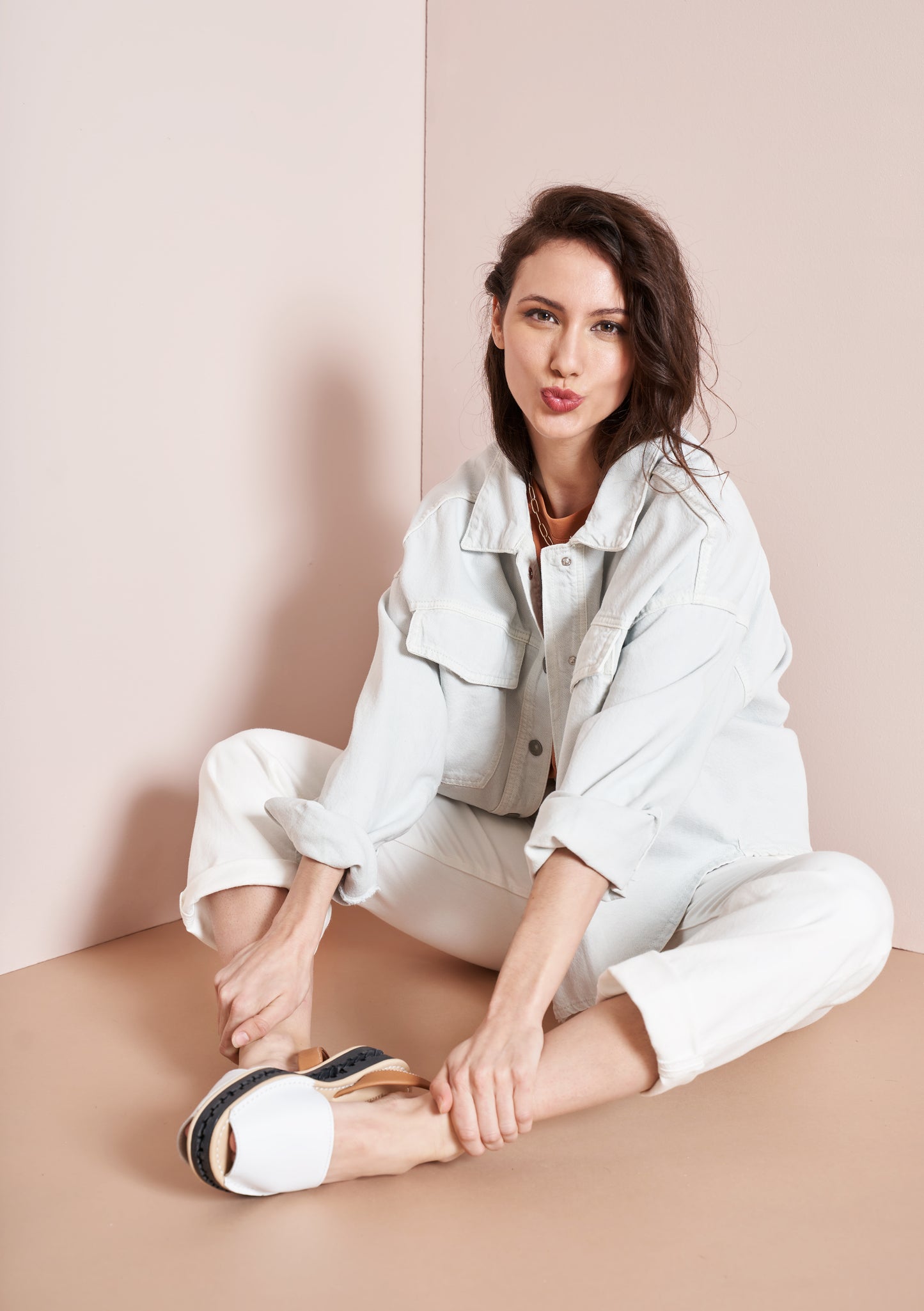 Menorquina Limited Edition White Leather Slip On Women Avarcas Outfit
