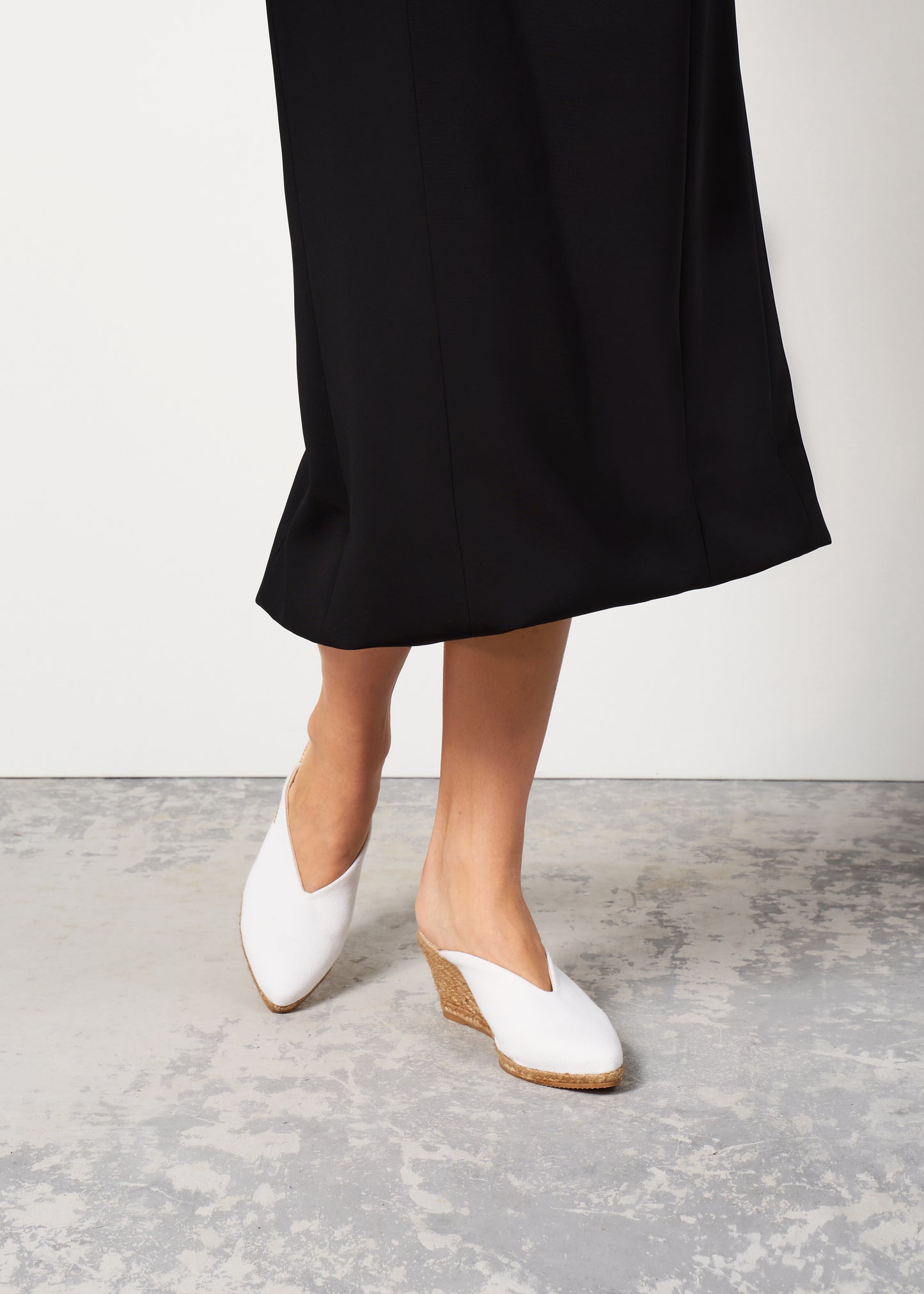 Truja Limited Edition White Canvas Slip On Woman Espadrille Mule Wedges Legs
