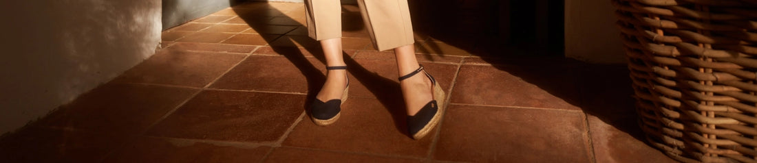 What is the difference between wedges and espadrilles?