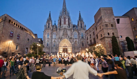 sardana-barcelona-cathedral-square