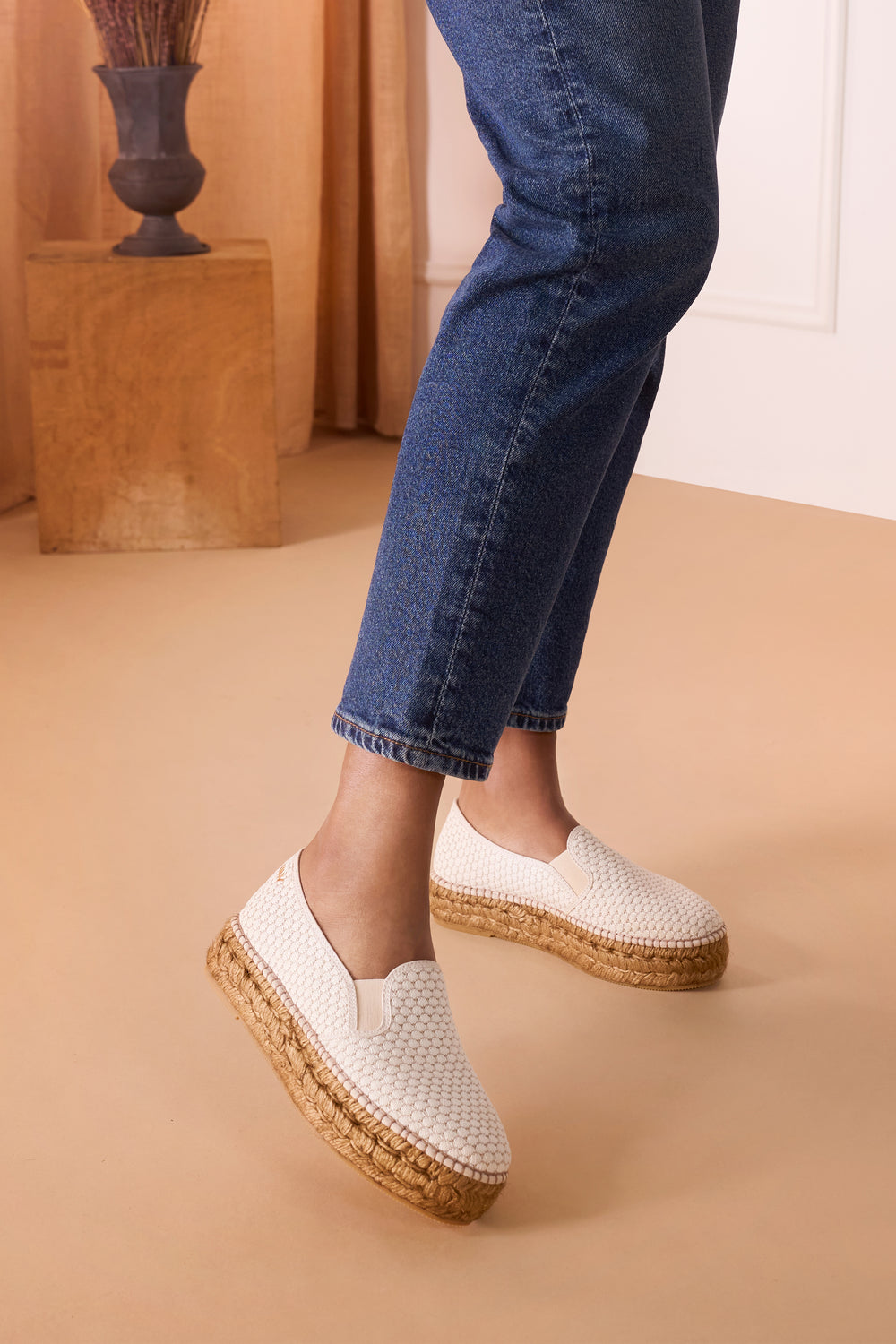 Castell Limited Edition White Mesh Canvas Slip On Women Espadrille Flats Legs