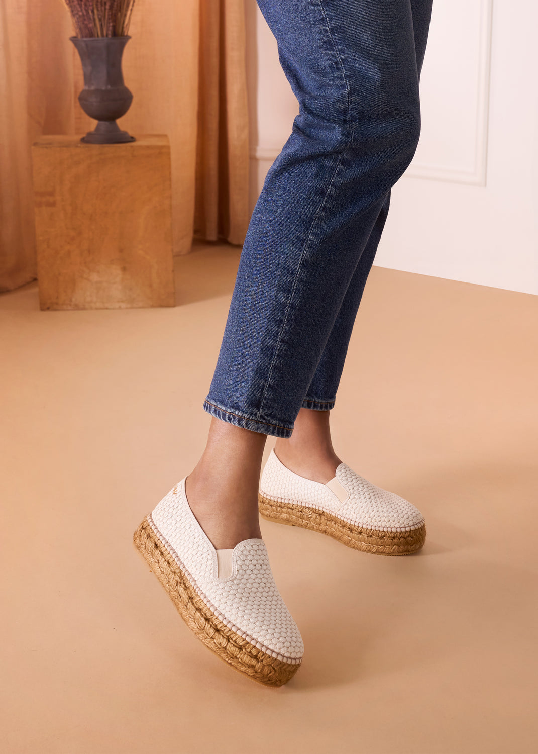 Castell Limited Edition White Mesh Canvas Slip On Women Espadrille Flats Legs