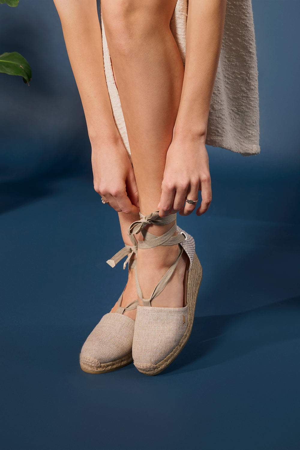 Escala Limited Edition Silver Canvas Lace Up Women Espadrille Wedges Legs
