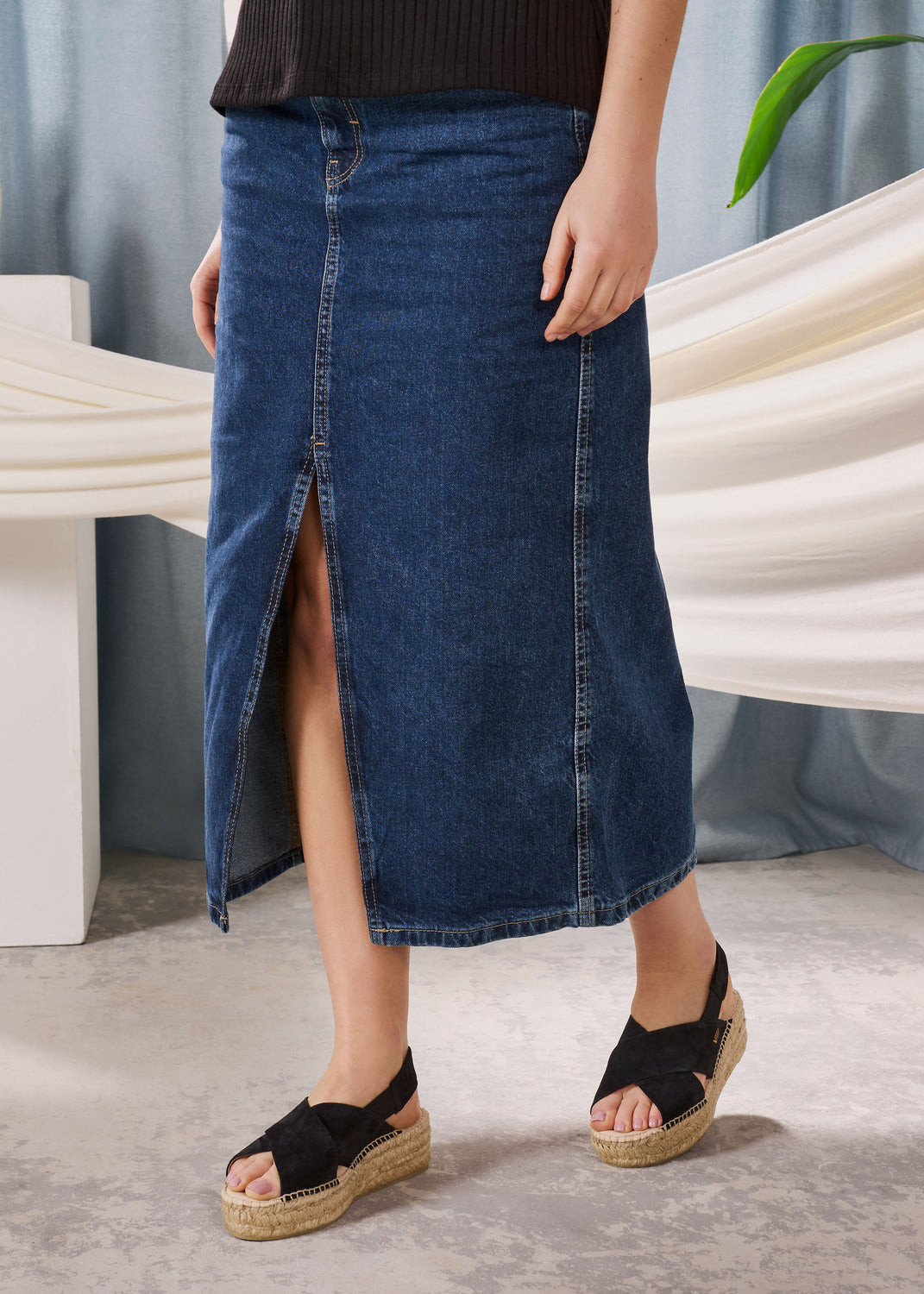 Garbi Black Suede Slingback Woman Crossed Open Toe Espadrille Flatforms Legs