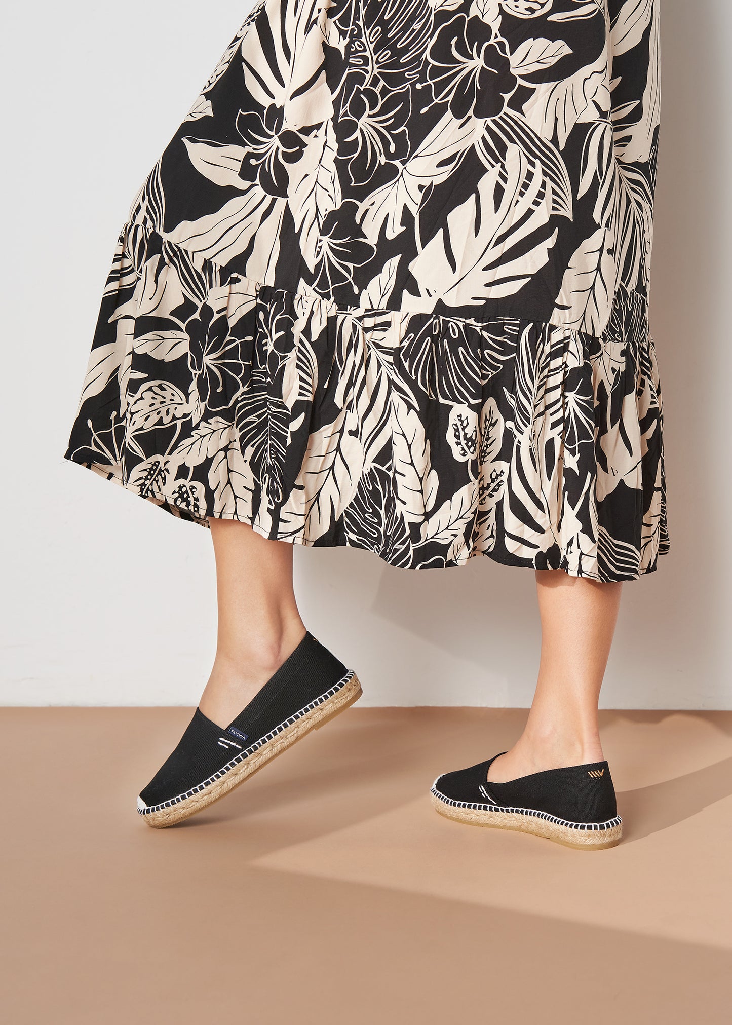 Llafranc Black Canvas Slip On Women Espadrille Flats Legs