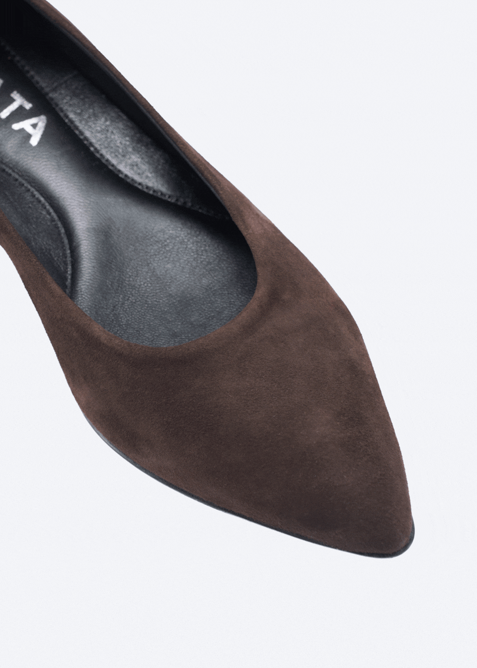 Animated preview of new Viscata Essenza FW26 shoes in seasonal colors and silhouettes.