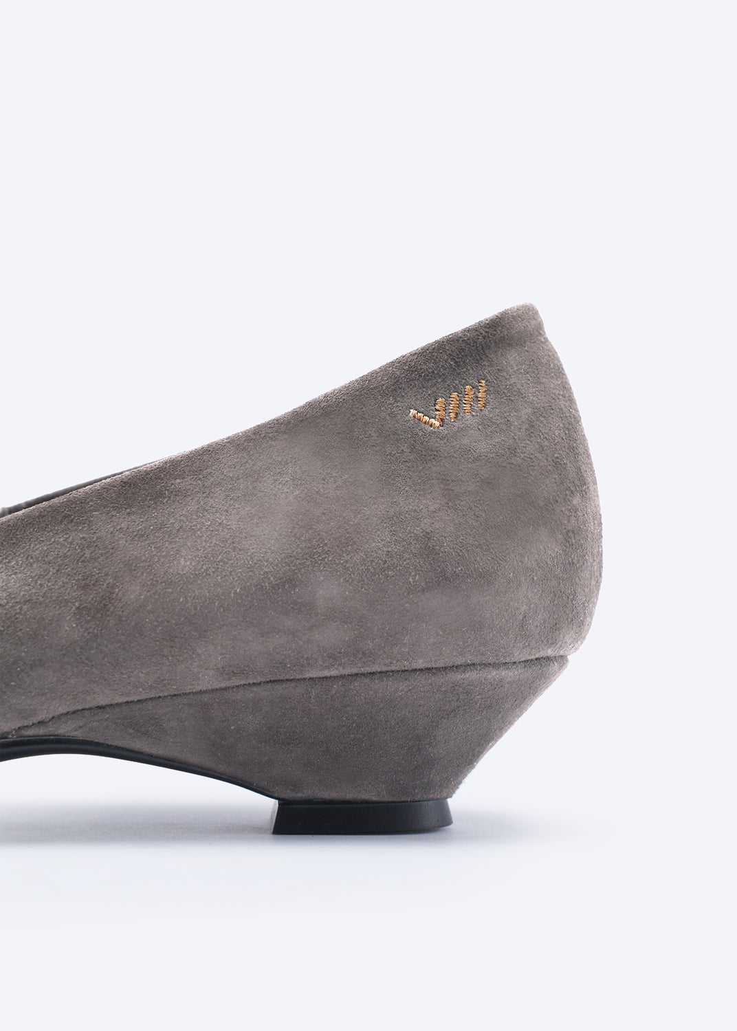 Close-up of VISCATA Novara taupe suede shoe featuring its low block heel and embroidered logo