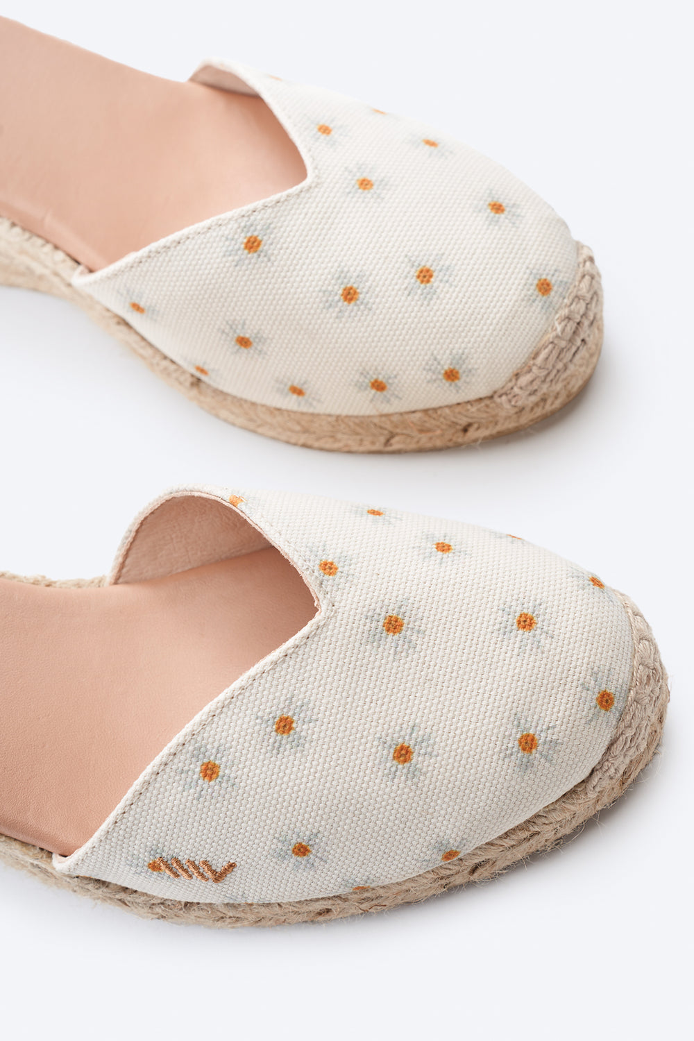Reus Limited Edition Daisy Pattern Canvas Ankle Strap Women Espadrille Wedges Closed Toe Detail