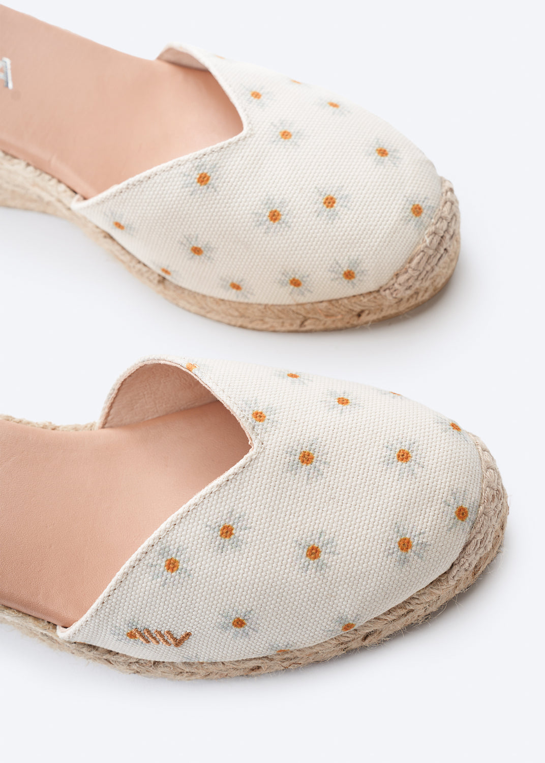 Reus Limited Edition Daisy Pattern Canvas Ankle Strap Women Espadrille Wedges Closed Toe Detail