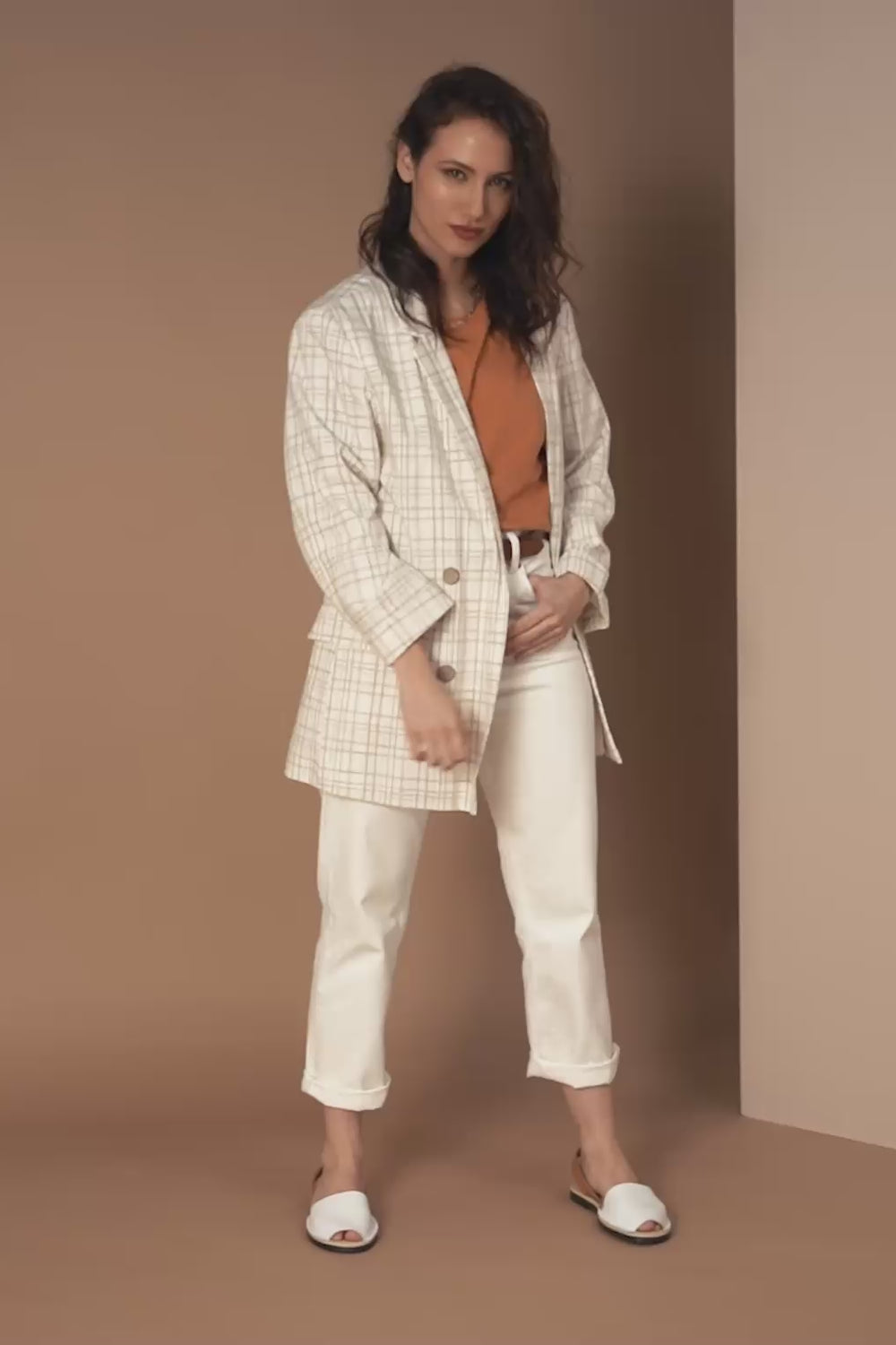 Woman Wearing Menorquina Leather White Avarca Flat Sandals